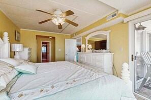 3 bedrooms, iron/ironing board, WiFi, bed sheets - Airy Beachfront Condo w/Great Views, Private Balcony, W/D, Shared Outdoor Pool (Ocean City)