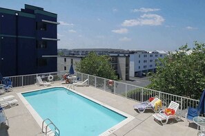 Pool - Airy Beachfront Condo w/Great Views, Private Balcony, W/D, Shared Outdoor Pool (Ocean City)