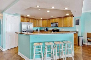 Fridge, microwave, oven, stovetop - Beachfront Gem- Ocean-Facing Balcony, Rooftop Pool and free WIFI (Ocean City)