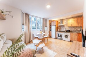 TV - Cosy 2 Bed set in a quiet street of Los Boliches - Pass the Keys (Fuengirola)