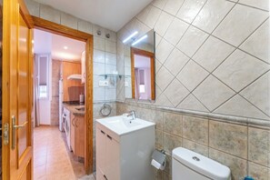Shower, hair dryer, towels - Cosy 2 Bed set in a quiet street of Los Boliches - Pass the Keys (Fuengirola)