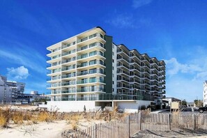 Exterior - Amazing & Beachy Home w/Shared Pool, Free WiFi, AC, W/D, Balcony Water Views (Ocean City)
