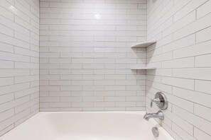 Shower, hair dryer, towels - Amazing & Beachy Home w/Shared Pool, Free WiFi, AC, W/D, Balcony Water Views (Ocean City)