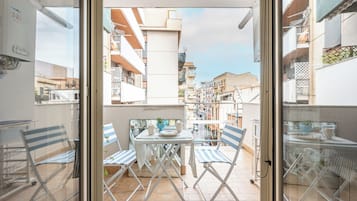 Apartamento, 3 quartos, sacada | Terraço/pátio