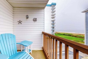 Terrace/patio - Dreamy Coastal Home W/ Private Balcony, Water Views, Beach Access & Free WiFi (Ocean City)