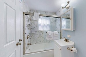 Shower, towels - Newly remodeled, ocean block condo with balcony, central AC & W/D (Ocean City)