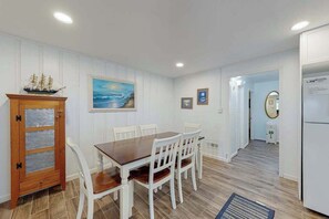 Dining - Newly remodeled, ocean block condo with balcony, central AC & W/D (Ocean City)