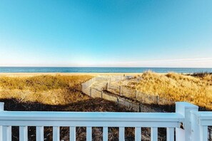 Property grounds - Beachfront Townhome with 3 Decks, Ocean & Sunset Views, AC, WiFi & Laundry (Ocean City)