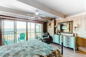 3 bedrooms, WiFi, bed sheets - Beachfront Townhome with 3 Decks, Ocean & Sunset Views, AC, WiFi & Laundry (Ocean City)