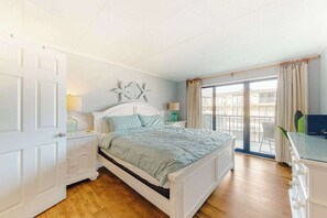2 bedrooms, desk, WiFi, bed sheets - Side Ocean View Condo near the Boardwalk with Balcony, AC, WiFi & Shared Pool (Ocean City)