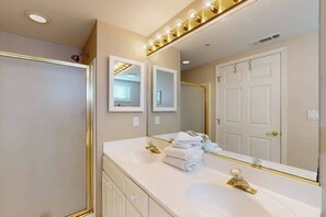 Shower, towels - Ocean Block Condo with Central AC, WiFi, Gas Fireplace, W/D & Shared Pool (Ocean City)