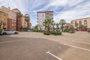 Property grounds - Isla Canela Apartment with Shared Pool, Wi-Fi, and Air Conditioning (Ayamonte)