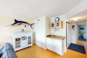 Interior - Well-appointed, ocean block condo with a large balcony, AC, and pool access (Ocean City)