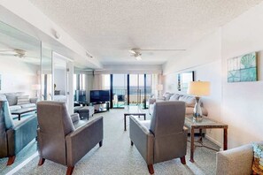 TV, offices - Newly updated, oceanfront condo with balcony, views & pool (Ocean City)