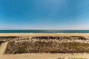 On the beach - Newly updated, oceanfront condo with balcony, views & pool (Ocean City)