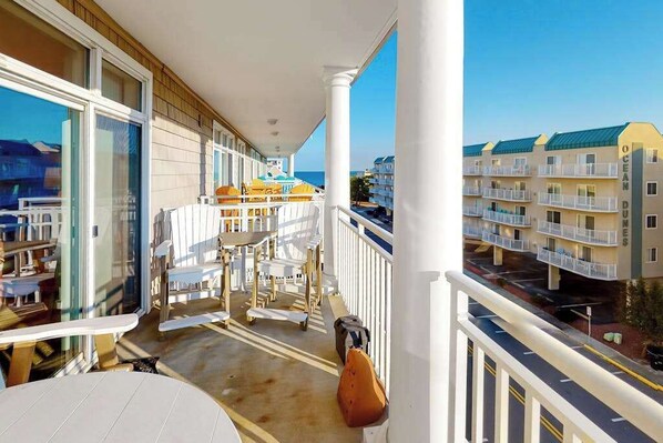 Property grounds - Well-Decorated, Ocean Block Condo w/ Fireplace, Balcony & Shared Pool/Gym (Ocean City)