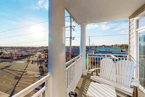 Property grounds - Well-Decorated, Ocean Block Condo w/ Fireplace, Balcony & Shared Pool/Gym (Ocean City)