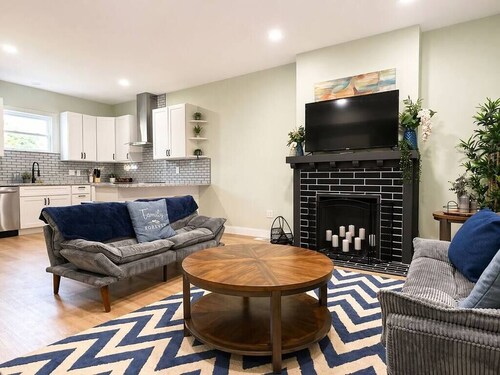 Sleeps 10 •4BR Home •Perfect for Groups & Families