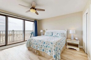 WiFi, bed sheets - Oceanfront Townhome with Multiple Decks, Direct Beach Access & WiFi (Ocean City)