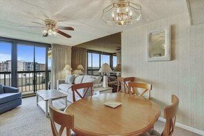 TV, DVD player, table football, offices - Perfect beach condo with balcony, AC, washer/dryer, pools & sauna (Ocean City)