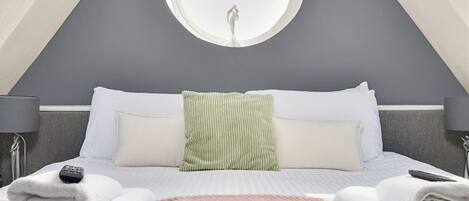 3 Schlafzimmer, Schreibtisch, Bügeleisen/Bügelbrett, Bettwäsche