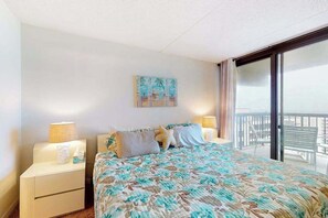 2 bedrooms, iron/ironing board, Internet, bed sheets - Sunny coastal condo with balcony, pools, gym, central AC & tennis (Ocean City)