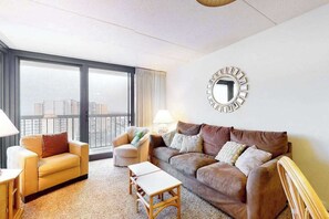 TV, DVD player, table football, offices - Sunny coastal condo with balcony, pools, gym, central AC & tennis (Ocean City)