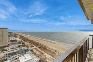 Property grounds - Sun-kissed beach condo with balcony, pools, game room, tennis & AC (Ocean City)