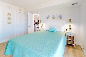2 bedrooms, iron/ironing board, WiFi, bed sheets - Wonderful beachfront condo with balcony, pools, gym, sauna & game room (Ocean City)