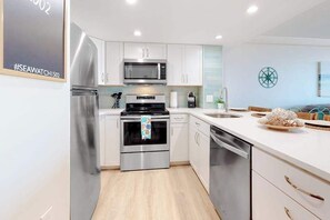 Fridge, microwave, oven, stovetop - Wonderful beachfront condo with balcony, pools, gym, sauna & game room (Ocean City)
