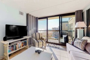 TV, DVD player, offices - Stunning beach condo with balcony, views, pools, gym, game room & sauna (Ocean City)