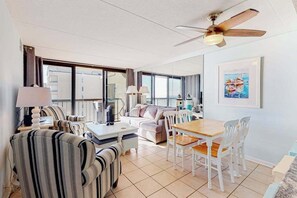 TV, DVD player, offices - Stunning beach condo with balcony, views, pools, gym, game room & sauna (Ocean City)