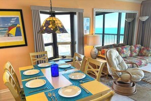 TV, DVD player, offices - Incredible beach condo with balcony, pools, game room, gym & sauna (Ocean City)