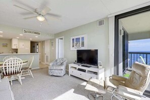 TV, DVD player, offices - Sunny beach condo with balcony, game room, pools, sauna & gym (Ocean City)