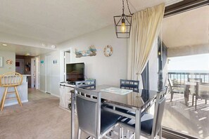 Dining - Unbeatable inviting condo with sunny balcony, sauna, pools & gym (Ocean City)