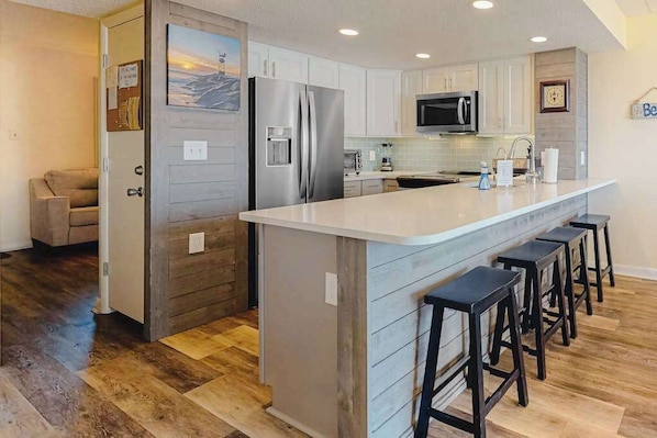 Fridge, microwave, oven, stovetop - Remodeled, ocean-view condo with pools, saunas & gym (Ocean City)