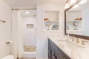 Shower, towels - Remodeled, ocean-view condo with pools, saunas & gym (Ocean City)