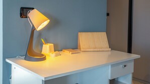 A desk with a lamp, a notepad, and a pen holder. - Ca' Felicina - Two Bedroom Apartment, Sleeps 4 (Alba)