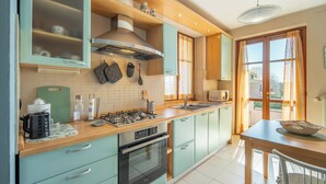 A kitchen with a stove, oven, and cabinets. - Ca' Felicina - Two Bedroom Apartment, Sleeps 4 (Alba)
