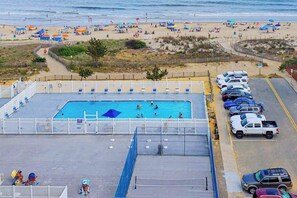 Pool - Oceanfront condo with two balconies, bay & ocean views, AC, WiFi, shared pool (Ocean City)
