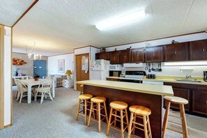 Fridge, microwave, oven, stovetop - Oceanfront condo with two balconies, bay & ocean views, AC, WiFi, shared pool (Ocean City)