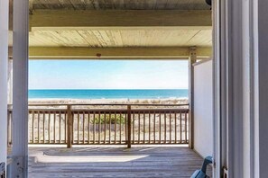 Property grounds - Oceanfront Townhouse w/Private Balcony, Great Views, Washer/Dryer, Central AC (Ocean City)