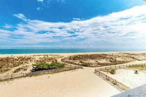 On the beach - Oceanfront with Direct Beach Access (Ocean City)
