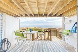 Outdoor dining - Oceanfront with Direct Beach Access (Ocean City)