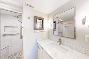 Douche, serviettes fournies