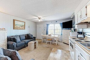 TV, offices - Ocean View Condo w/Private Balcony, Shared Outdoor Pool, Washer/Dryer, A/C (Ocean City)