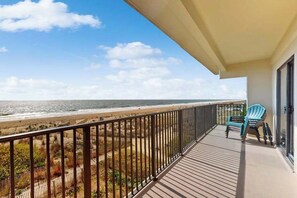 Property grounds - Oceanfront Condo w/ Balcony, Ocean View, Central AC, W/D & Beach Access (Ocean City)