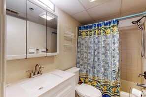 Shower, towels - Inviting Beach Condo w/Private Balcony, Great Location, Washer/Dryer, Central AC (Ocean City)