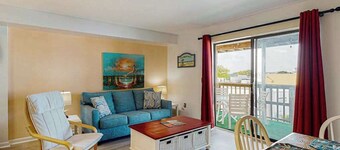 Condo Next to Northside Park w/ AC, Washer/Dryer, Balcony & Shared Pool