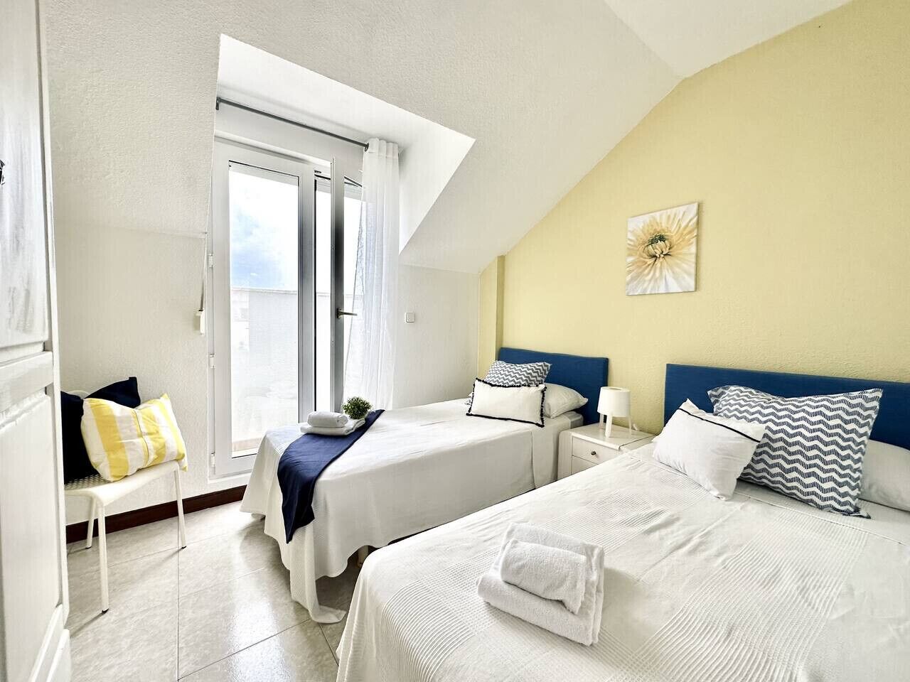 Iron/ironing board, WiFi, bed sheets